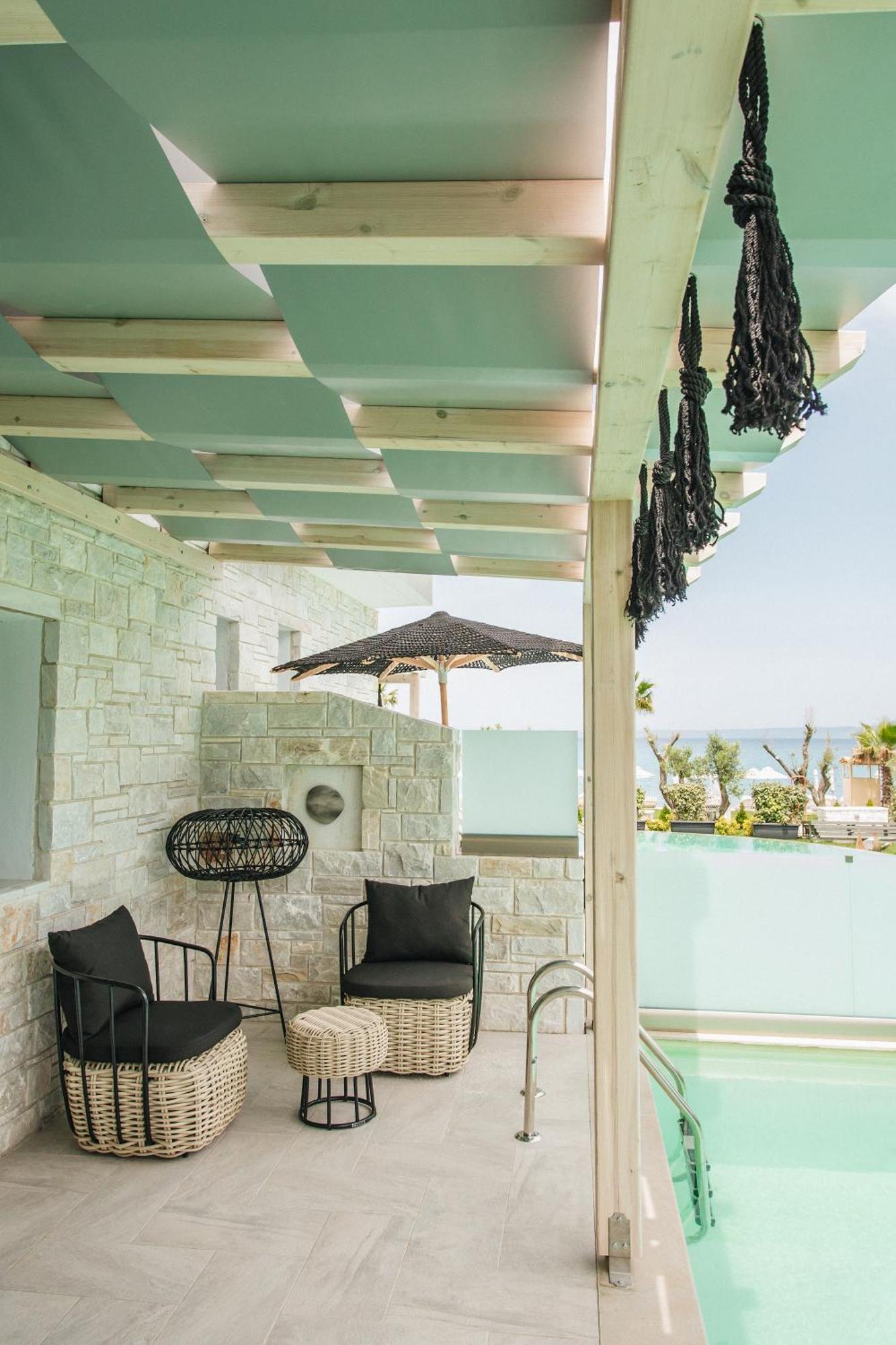 Blue Carpet Luxury Suites Pefkochori Ngoại thất bức ảnh