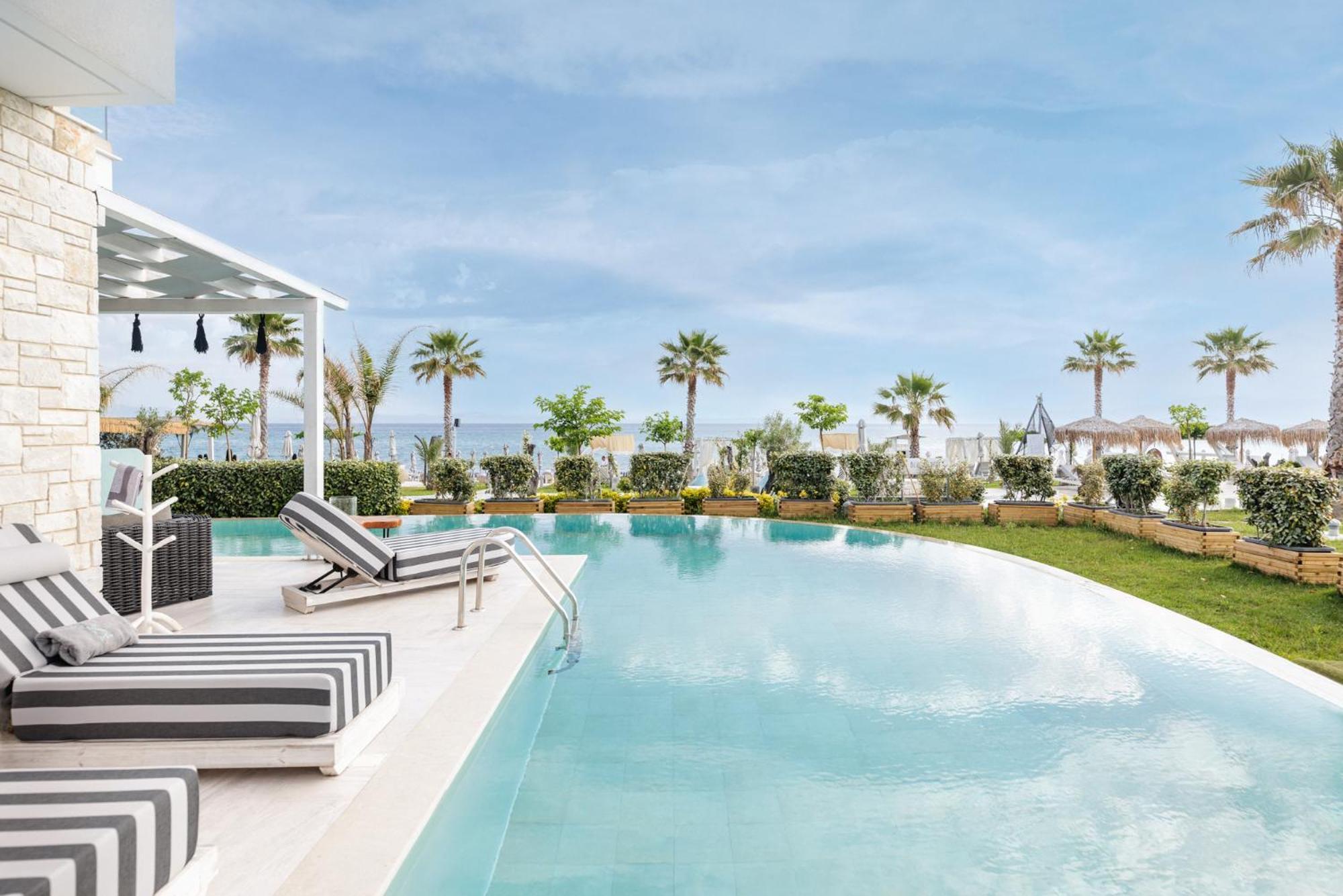 Blue Carpet Luxury Suites Pefkochori Ngoại thất bức ảnh